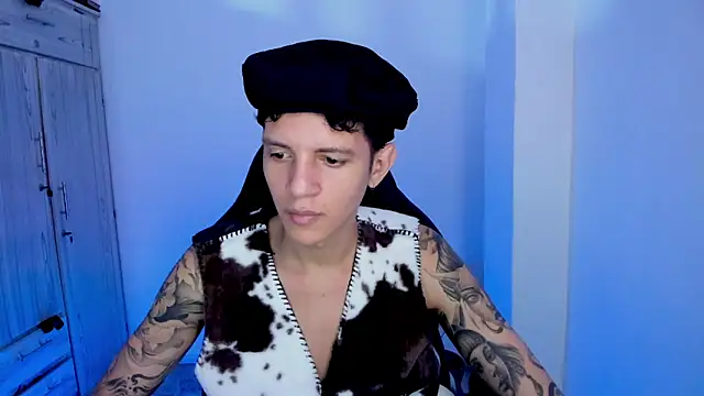 tylerrnova online show from July 25, 3:25 am