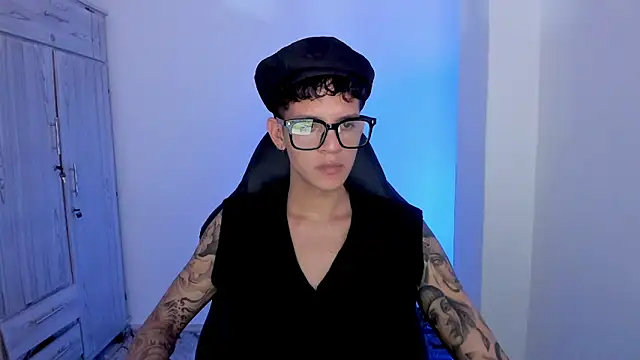 tylerrnova online show from July 4, 3:46 am