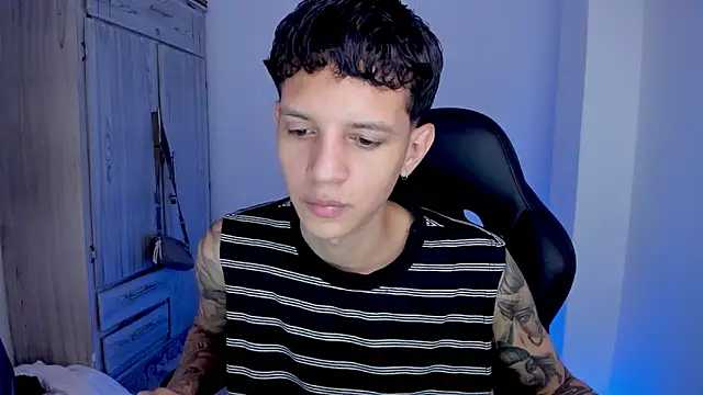 tylerrnova online show from August 3, 3:25 am