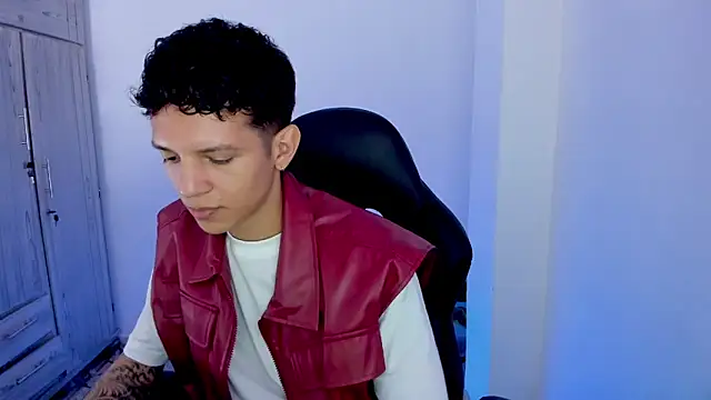 tylerrnova online show from July 12, 4:57 am