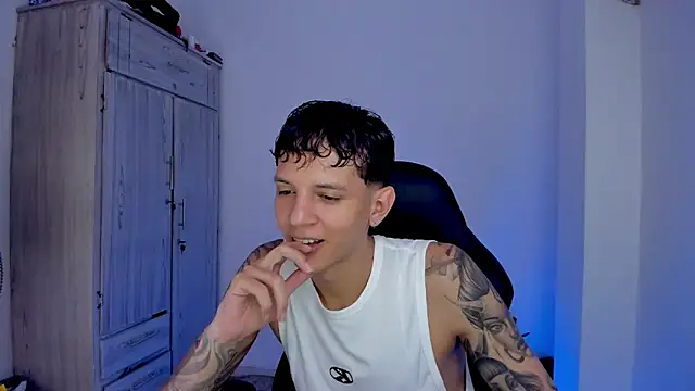 tylerrnova online show from August 1, 4:10 am