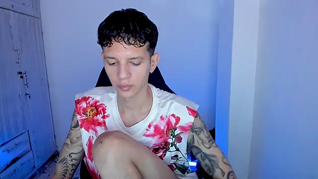 tylerrnova online show from July 6, 3:46 am