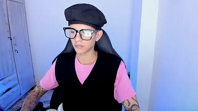 tylerrnova online show from July 5, 2:38 am