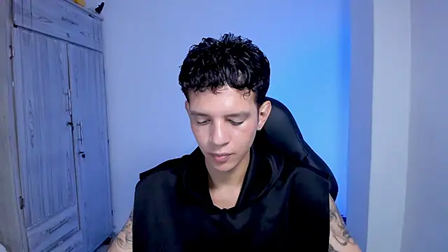 tylerrnova online show from June 20, 3:22 am