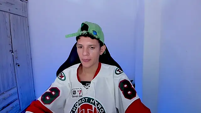tylerrnova online show from July 16, 3:25 am