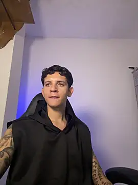tylerrnova online show from June 21, 3:34 am