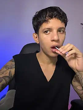 tylerrnova online show from June 25, 3:26 am
