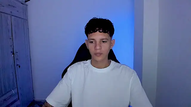 tylerrnova online show from June 27, 3:23 am