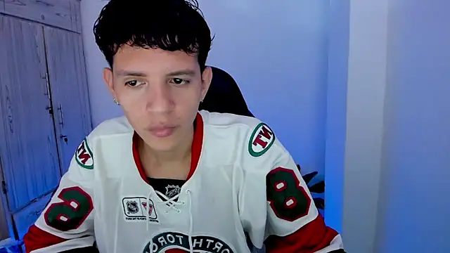 tylerrnova online show from July 18, 3:15 am