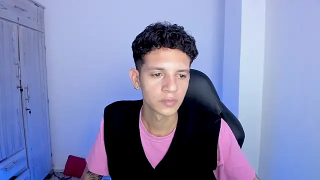 tylerrnova online show from July 5, 4:19 am