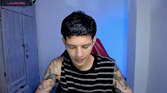 tylerrnova online show from June 18, 10:37 pm