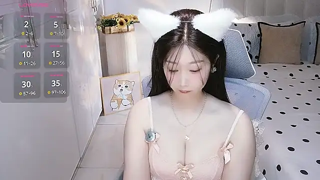 Angelucky- online show from August 6, 7:31 pm