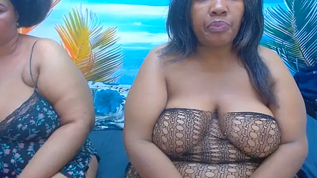 CURVYELEGANCExxx online show from July 31, 1:32 pm