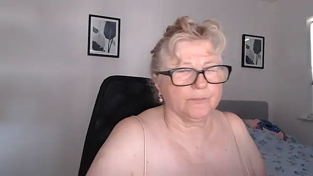 Snapshot of NoraMelow chatting on July 6, 9:49 am NoraMelow online show from July 6, 9:49 am