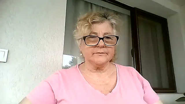 Snapshot of NoraMelow chatting on August 9, 5:57 am NoraMelow online show from August 9, 5:57 am