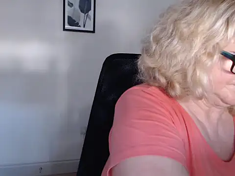 Snapshot of NoraMelow chatting on July 11, 7:52 am NoraMelow online show from July 11, 7:52 am