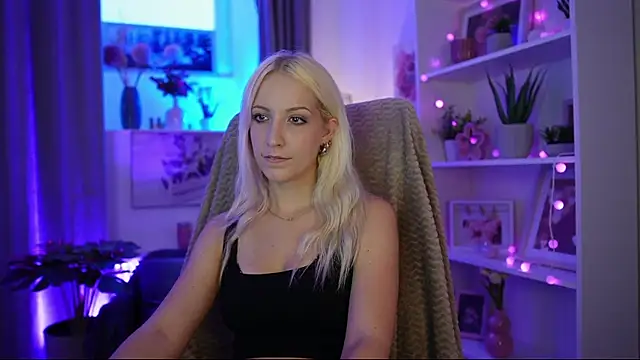 Snapshot of Lucy_Cutie_ chatting on July 18, 6:16 pm Lucy Cutie online show from July 18, 6:16 pm
