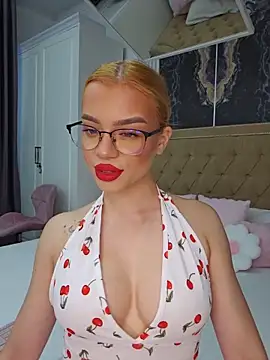YasminnDoll online show from June 28, 3:46 am
