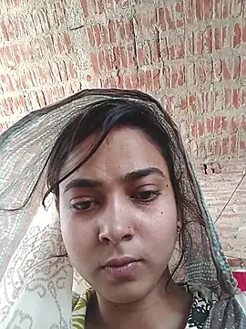Snapshot of Simran_143 chatting on June 18, 7:40 am Simran 143 online show from June 18, 7:40 am