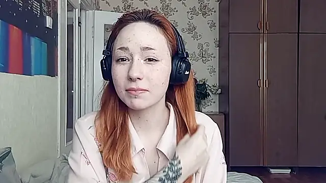 YaniraHeneisen online show from June 17, 12:59 pm