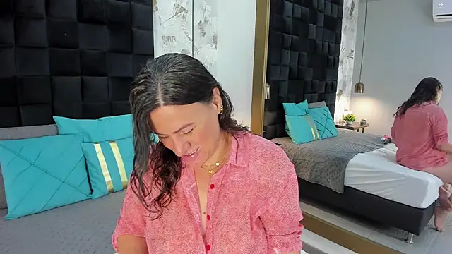 CharlotteG  online show from July 24, 1:18 pm