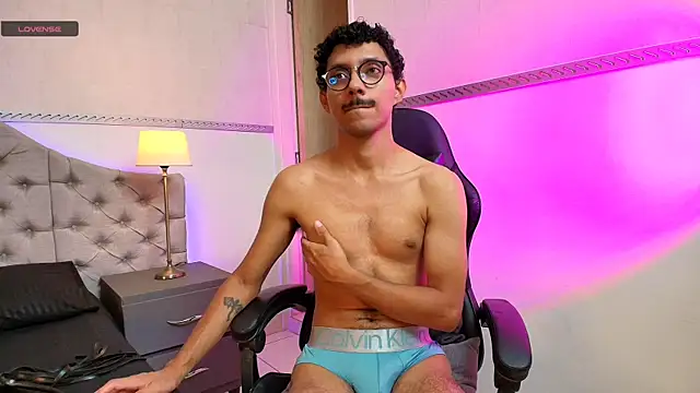 Snapshot of Twunk_miguel chatting on July 29, 3:28 am Twunk miguel online show from July 29, 3:28 am