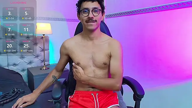 Snapshot of Twunk_miguel chatting on August 1, 3:37 am Twunk miguel online show from August 1, 3:37 am