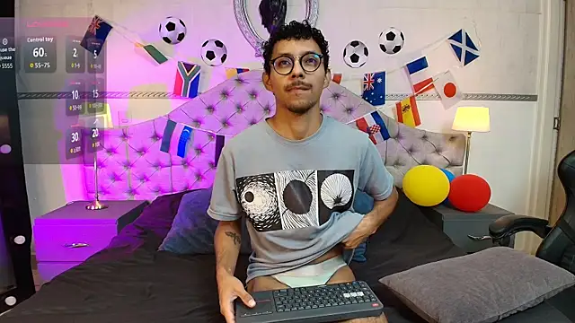 Snapshot of Twunk_miguel chatting on June 25, 12:21 pm Twunk miguel online show from June 25, 12:21 pm