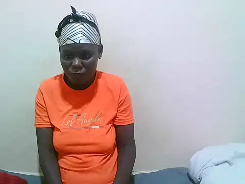 Snapshot of bianca_love2 chatting on July 6, 10:44 am bianca love2 online show from July 6, 10:44 am
