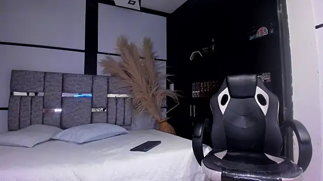 JessicaTylerr  online show from July 3, 4:41 am