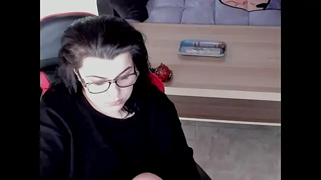 Snapshot of Meloh_Molly chatting on July 4, 4:11 pm Meloh Molly online show from July 4, 4:11 pm