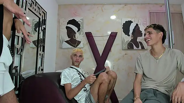 Snapshot of RED_BOYS1 chatting on June 18, 8:35 am RED BOYS1 online show from June 18, 8:35 am