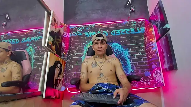jayy18  online show from June 18, 4:22 am