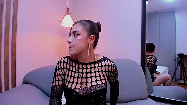 DarlyHooper   online show from June 19, 12:22 pm