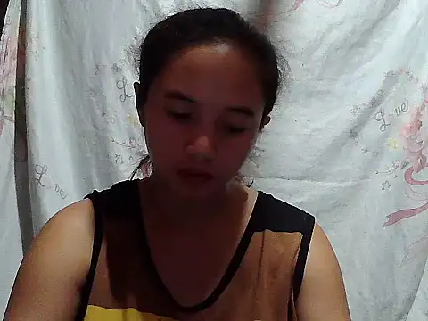 Snapshot of sophie_193 chatting on July 13, 5:12 pm sophie 193 online show from July 13, 5:12 pm