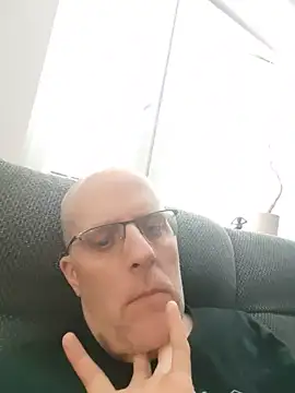 Snapshot of erer211 chatting on July 7, 1:47 pm erer211 online show from July 7, 1:47 pm