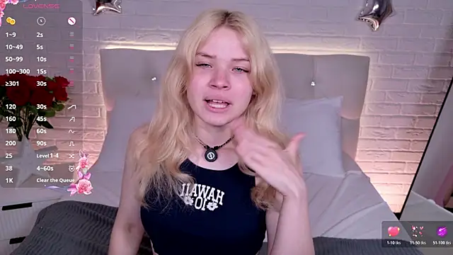 ChloeWells online show from July 24, 3:35 am