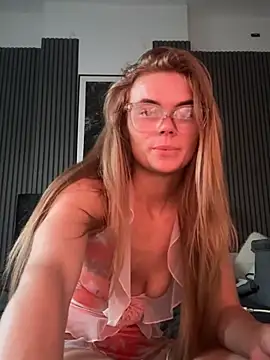 TaliaWhiteX online show from June 25, 8:25 pm