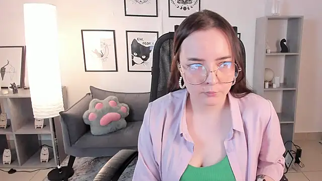 TiffanysGlow online show from July 8, 7:20 am