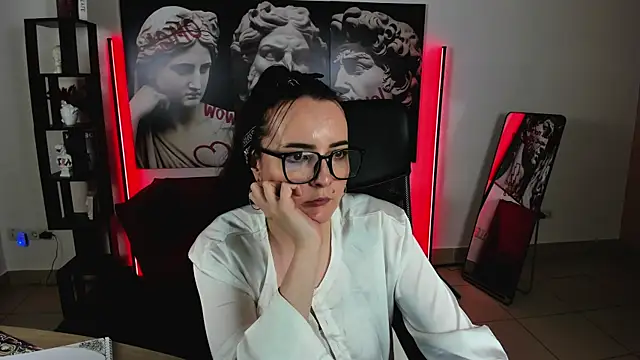 TiffanysGlow online show from June 25, 1:49 pm