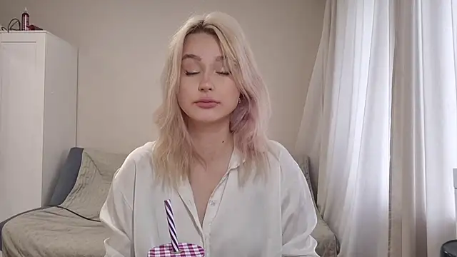 BloomMoon online show from June 20, 12:21 pm