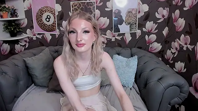 Kristi Sin online show from June 24, 2:48 pm