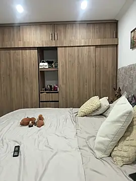 Snapshot of Valen_Milf4u chatting on July 21, 11:11 am Valen Milf4u online show from July 21, 11:11 am