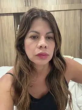 Snapshot of Valen_Milf4u chatting on August 3, 12:00 pm Valen Milf4u online show from August 3, 12:00 pm