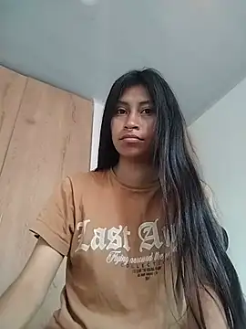 Snapshot of Pocahontas_Honey chatting on July 8, 10:32 pm Pocahontas Honey online show from July 8, 10:32 pm