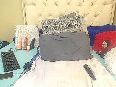 NoviaveeXXX online show from June 30, 8:20 pm