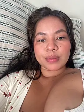 Snapshot of sweet_doll_19 chatting on June 23, 2:15 pm sweet doll 19 online show from June 23, 2:15 pm