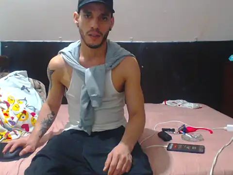 MAIKELCANTILLO25 online show from August 8, 11:01 pm