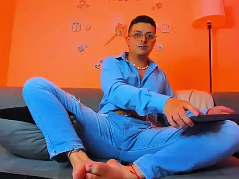 Leo Hunt  online show from June 20, 3:44 am