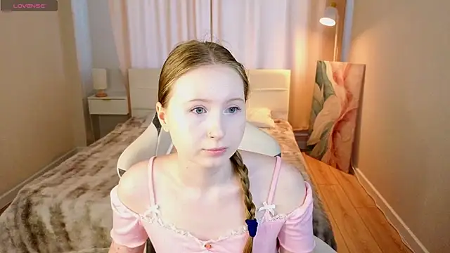 LiliTiny online show from June 25, 1:14 am